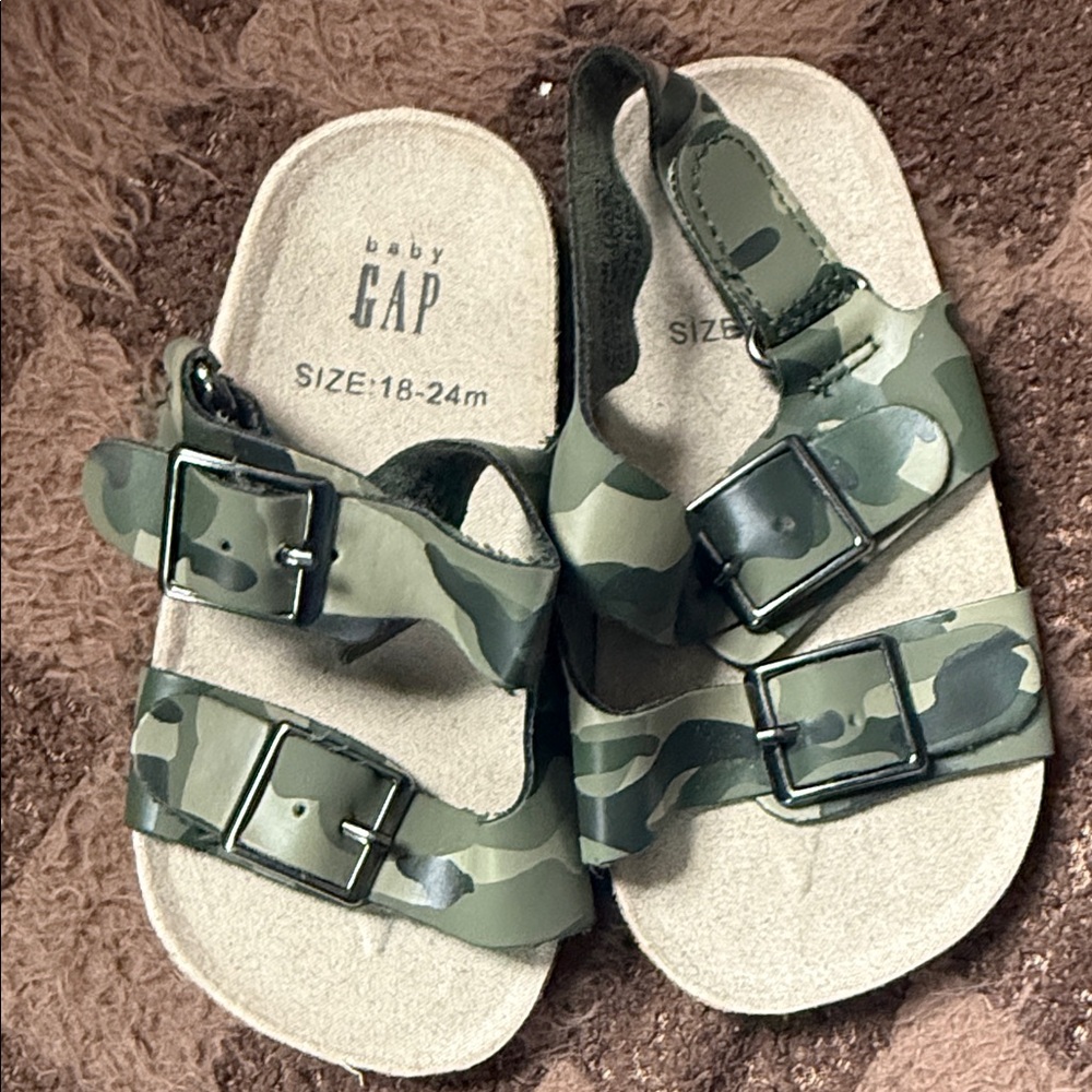 GAP Baby Camouflage Buckle Sandals in Olive Green
